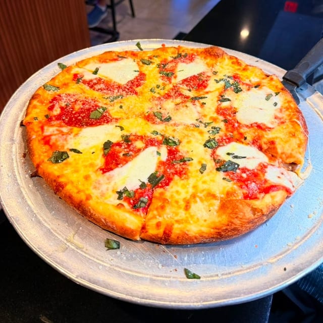 Margherita Pizza.